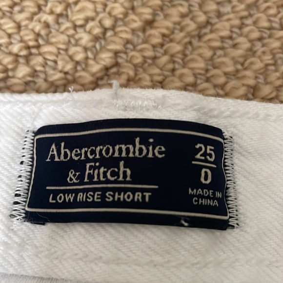 Abercrombie low rise shorts - Picture 2 of 3